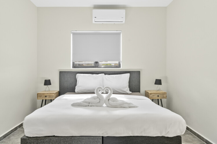 Bright master bedroom with air conditioning at Villa Blenchi Curaçao near Mambo Beach