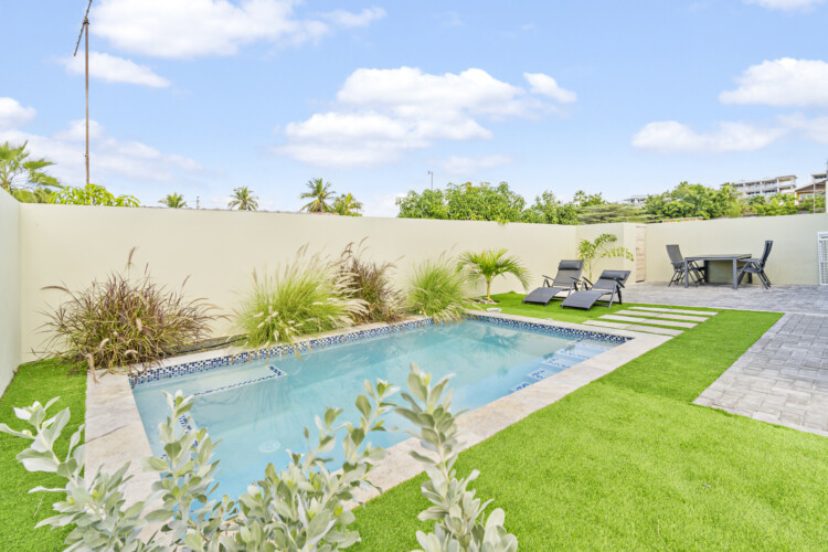 Private pool and tropical garden at Villa Blenchi Curaçao near Mambo Beach