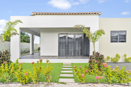Modern Villa Blenchi Curaçao with private front garden and terrace near Mambo Beach
