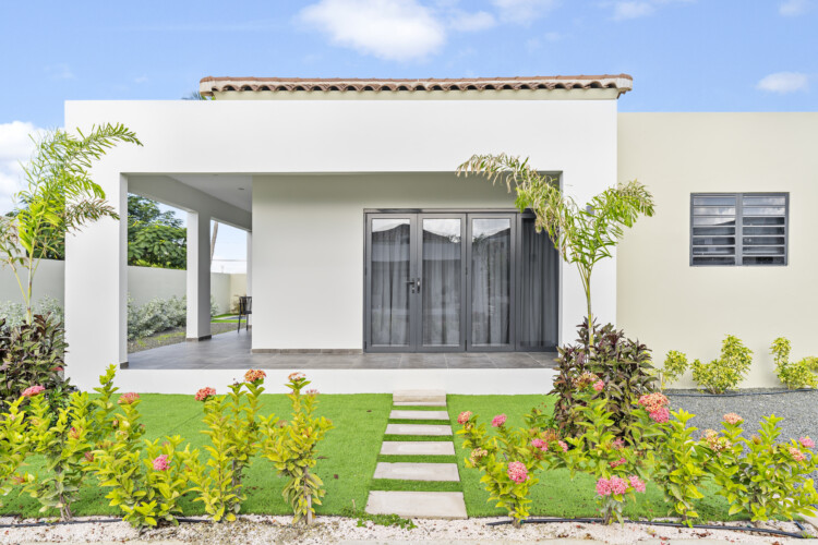 Modern Villa Blenchi Curaçao with private front garden and terrace near Mambo Beach