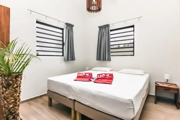 Bright bedroom with king-size bed at vacation rental in Curaçao – BookCuracao.com