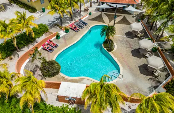 Luxury swimming pool with tropical views at vacation rental in Curaçao – BookCuracao.com